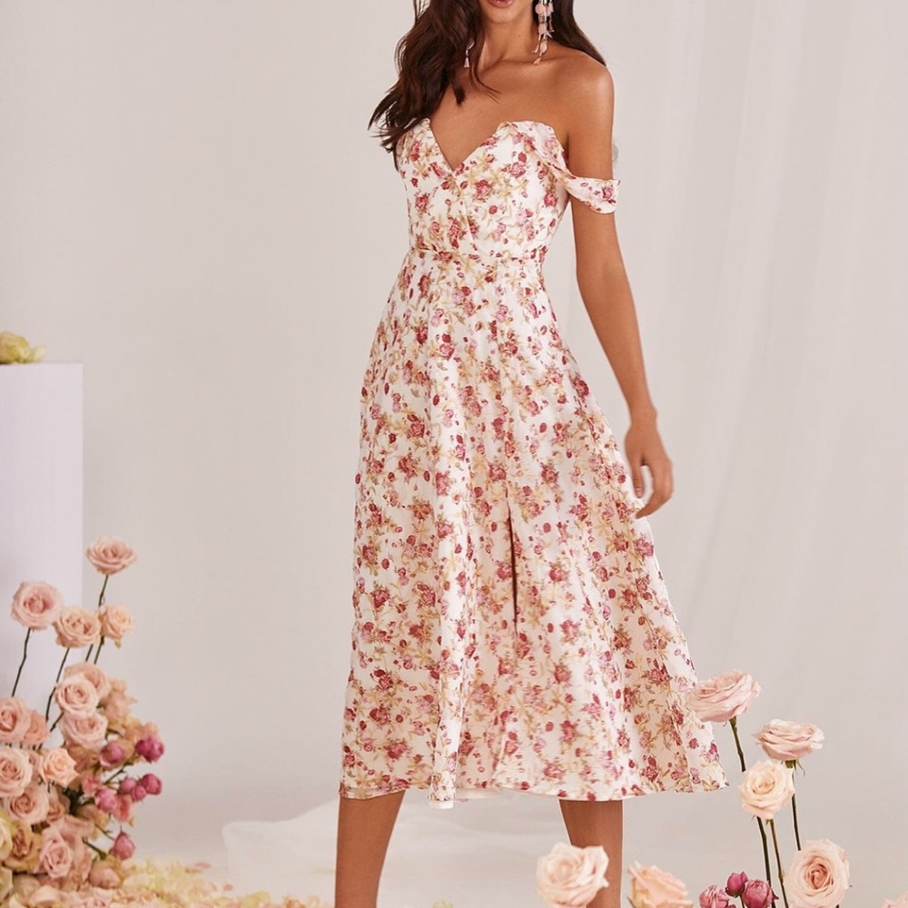 Alamour The Label White & Pink Dress used to Engagement Pictures